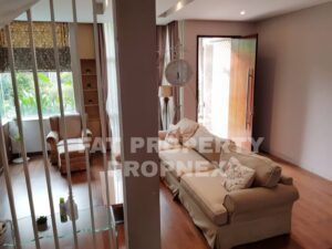 Dijual townhouse di De Oaze,Tomang,Jakarta Barat.