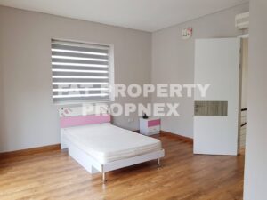 Dijual townhouse di De Oaze,Tomang,Jakarta Barat.