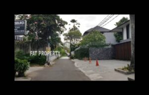 Dijual rumah tua di Jl Kemang 1a,Jakarta Selatan.
