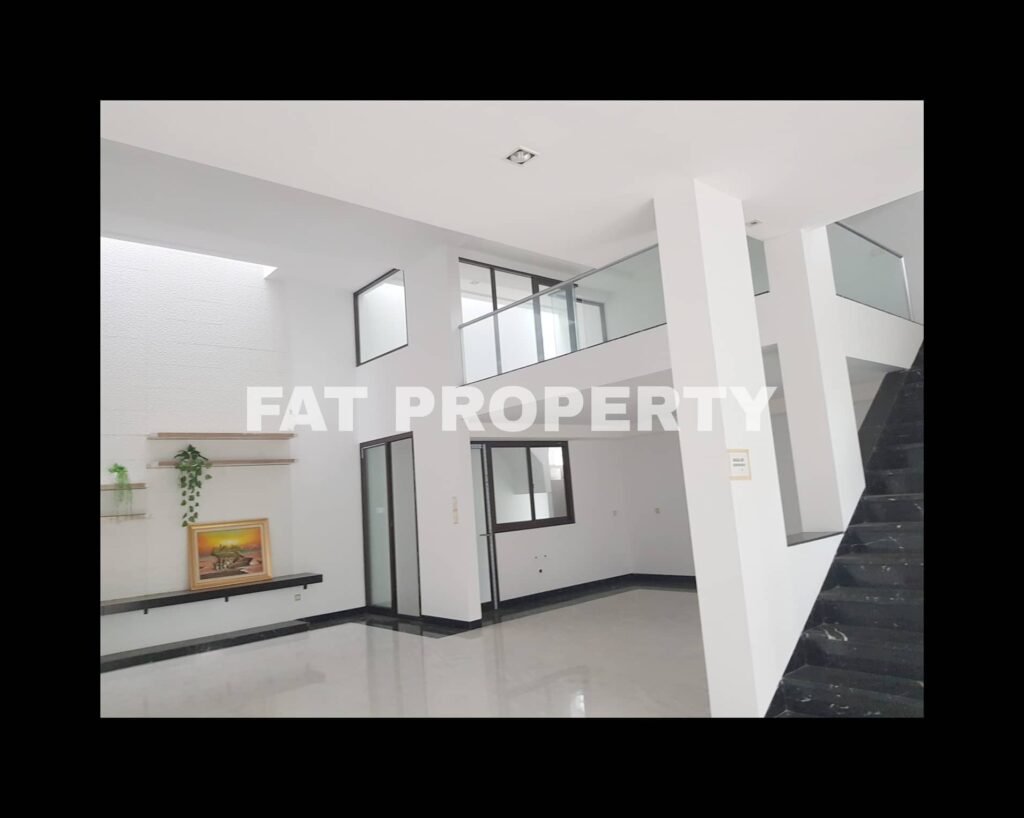 Dijual rumah baru mewah bagus hadap taman di Taman Permata Buana di cluster baru,Jl Pulau Panggang,Jakarta Barat.