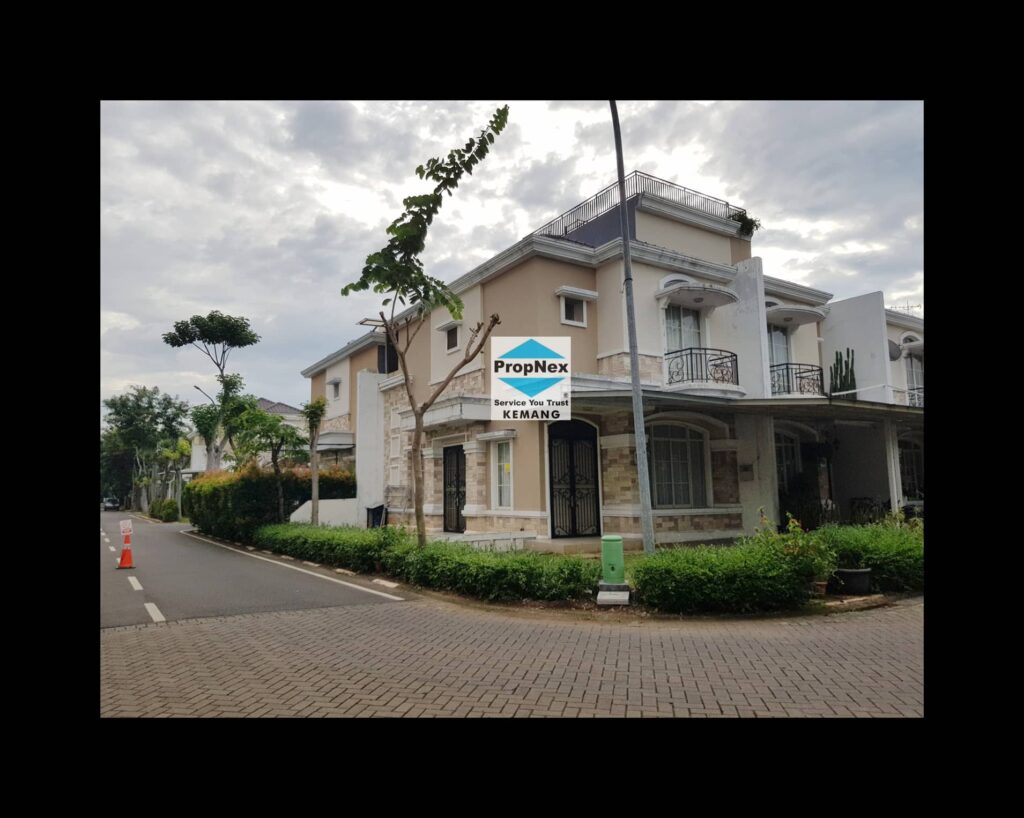 Dijual rumah bagus menghadap danau dan taman di Cluster Europe,Greenlake City.