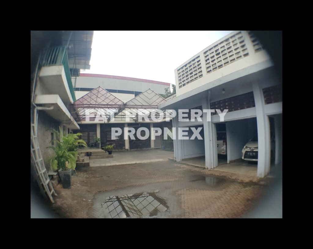 Dijual/disewakan rumah di atas tanah komersil di jalan raya strategis di Jl Tebet Raya,Jakarta Selatan.