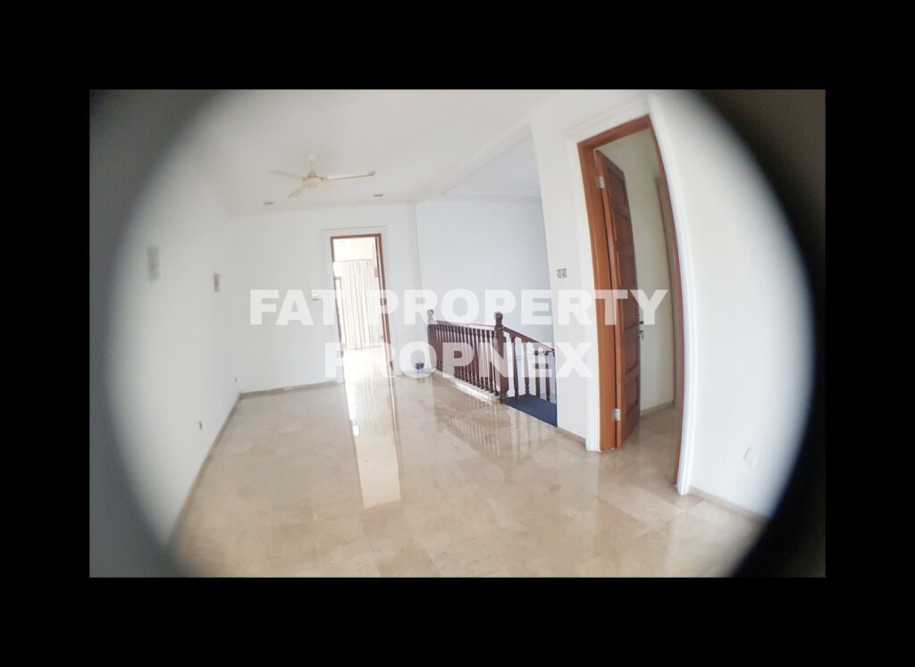Dijual rumah mewah sangat terawat dengan swimming pool di Pondok Indah,Jakarta Selatan.