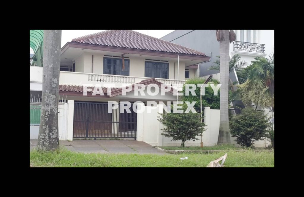 Dijual rumah tua di komplek elit para pengusaha di Taman Kebon Jeruk Intercon Blok J,Jakarta Barat.