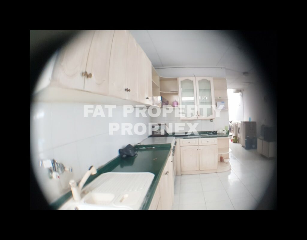 Dijual rumah mewah sangat terawat dengan swimming pool di Pondok Indah,Jakarta Selatan.