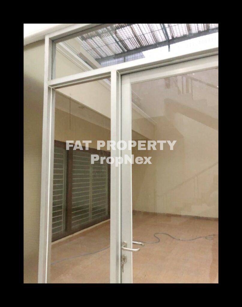 Dijual/disewakan rumah di komplek perumahan mewah PURI INDAH Blok H,Jakarta Barat. 