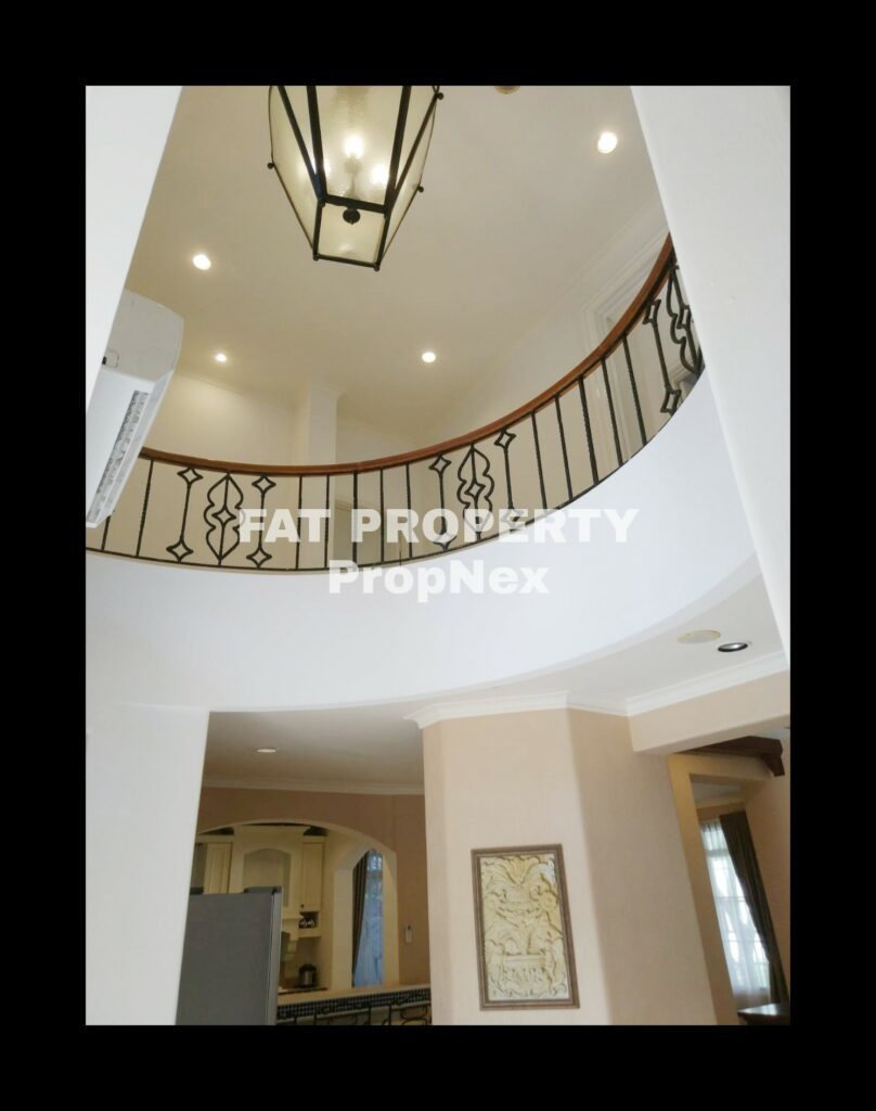 Dijual rumah mewah bagus di Taman Beverly Golf Jl Danau Sentani,Lippo Karawaci.