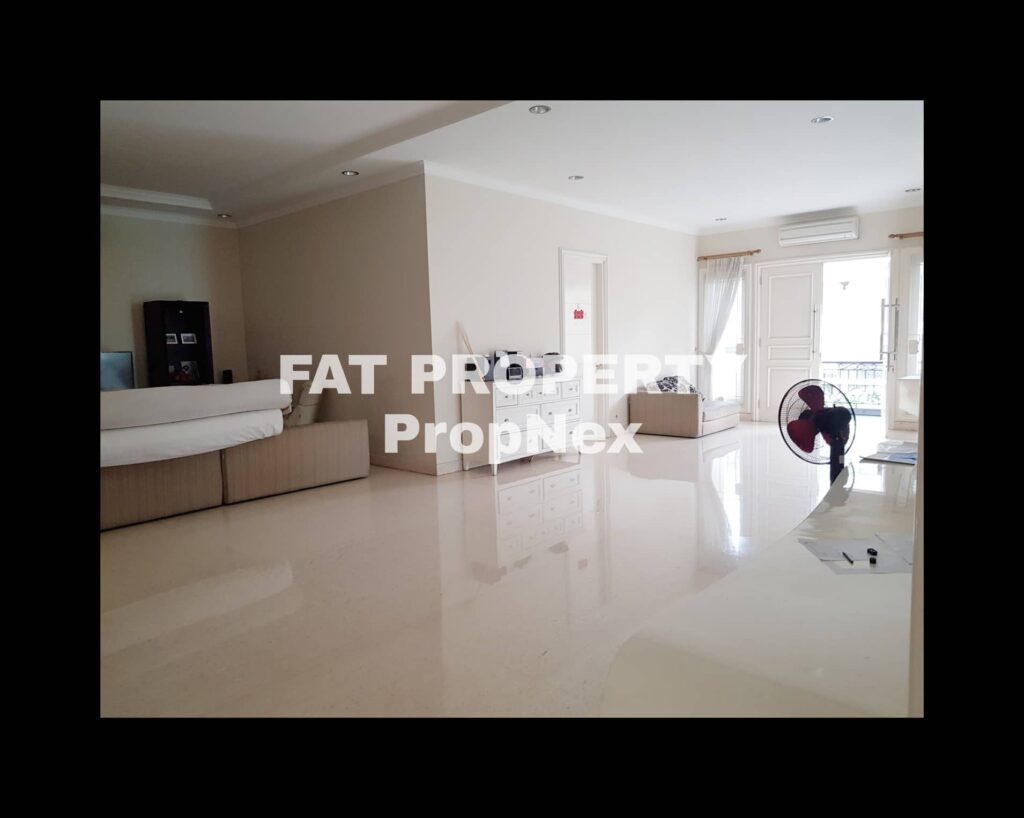 Dijual rumah mewah dgn swimming pool di Lippo Karawaci Barat.