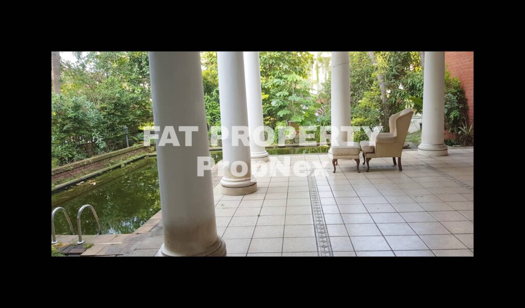 Dijual rumah mewah dgn kolam renang di Jl Boulevard Palem Raya 2299,Lippo Karawaci.