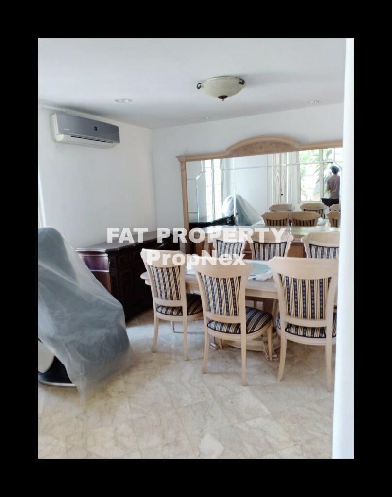 Dijual rumah mewah dgn kolam renang di Jl Boulevard Palem Raya ,Lippo Karawaci.