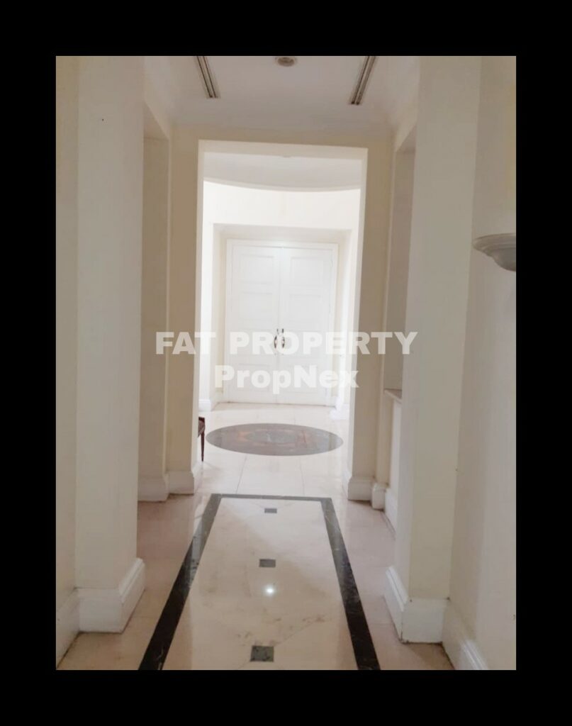 Dijual rumah mewah dgn kolam renang di Jl Boulevard Palem Raya 2299,Lippo Karawaci.