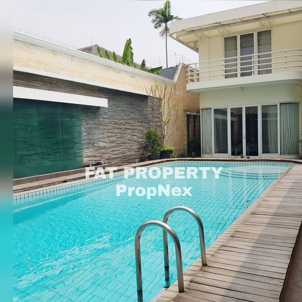 Dijual rumah mewah dgn swimming pool di Jl Kencana Indah,Pondok Indah.