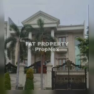 Dijual rumah bagus mewah gaya klasik di Taman Permata Buana Boulevard.